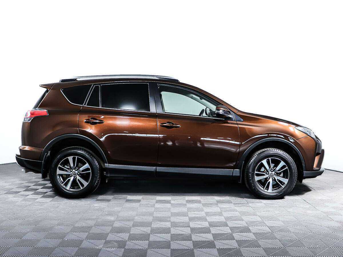 Toyota RAV4 2018 года с пробегом. Фото: #3