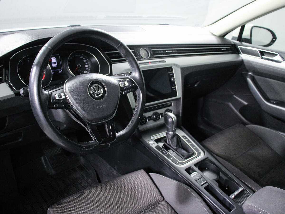 Volkswagen Passat 2018 года с пробегом. Фото: #13