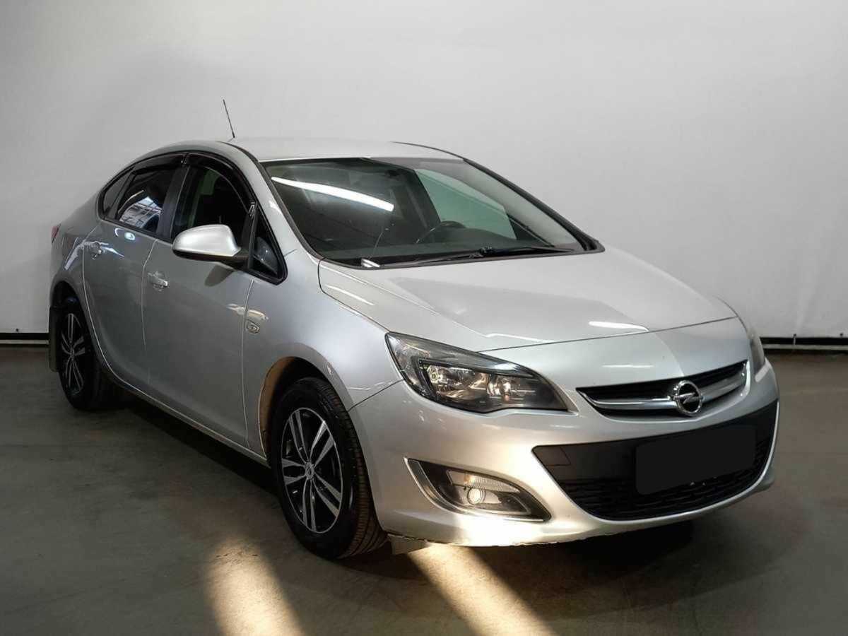 Opel Astra 2012 года с пробегом. Фото: #2