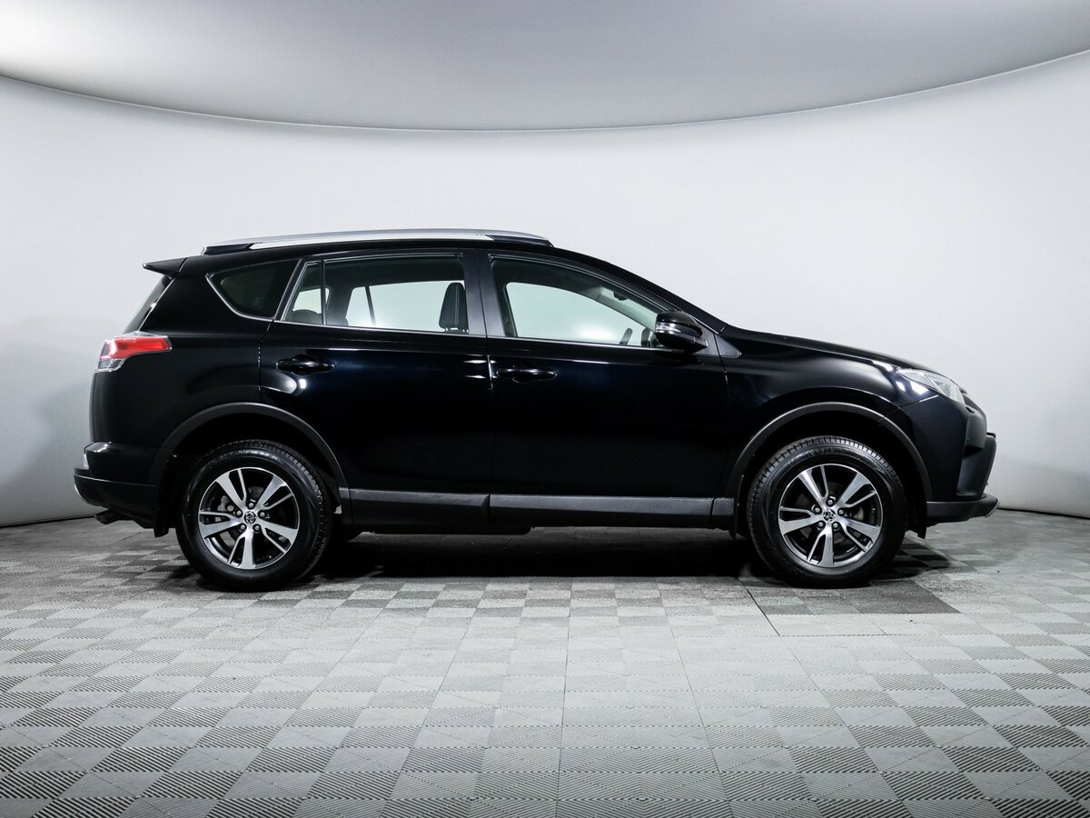 Toyota RAV4 2018 года с пробегом. Фото: #3