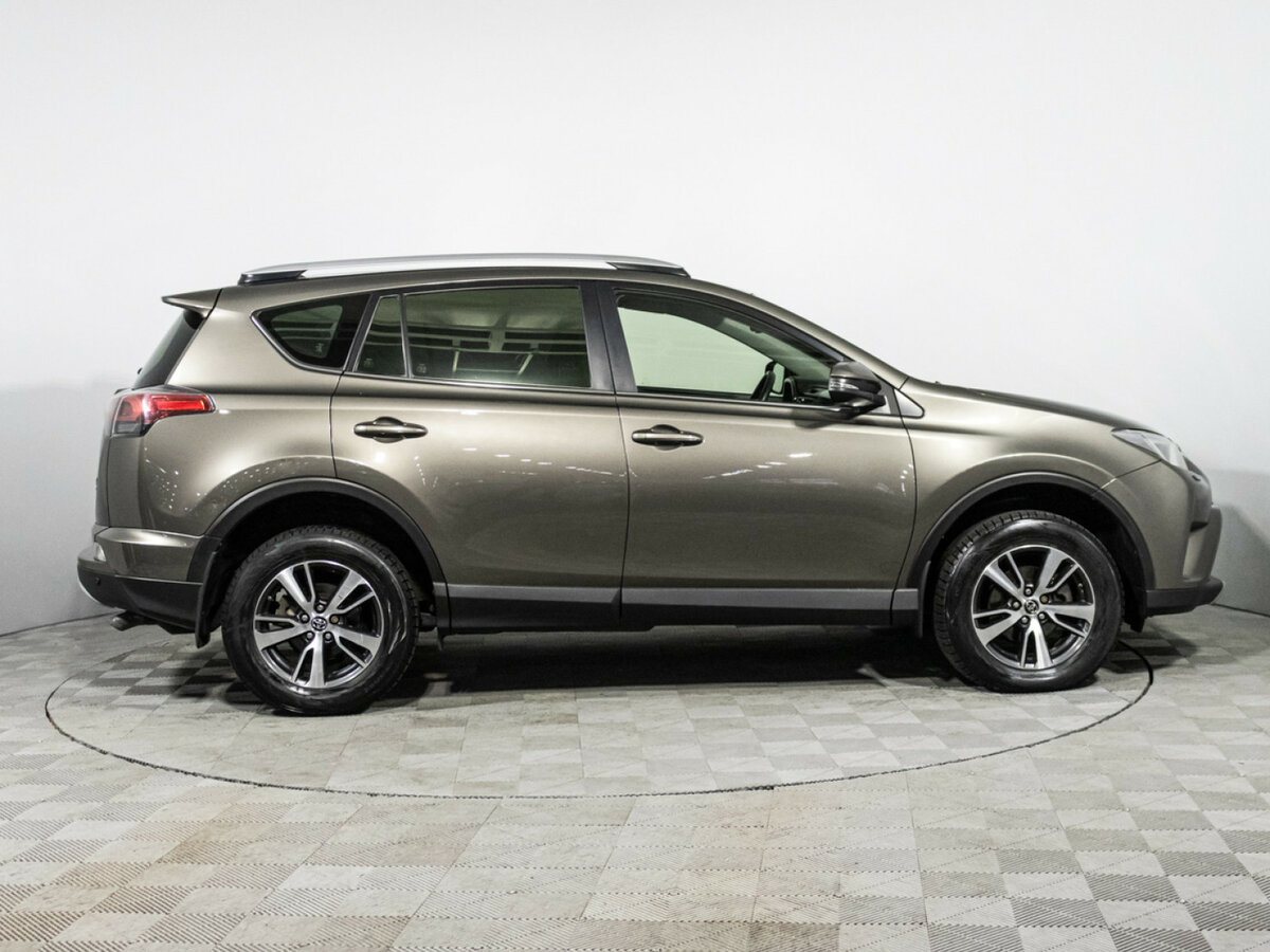 Toyota RAV4 2015 года с пробегом. Фото: #3