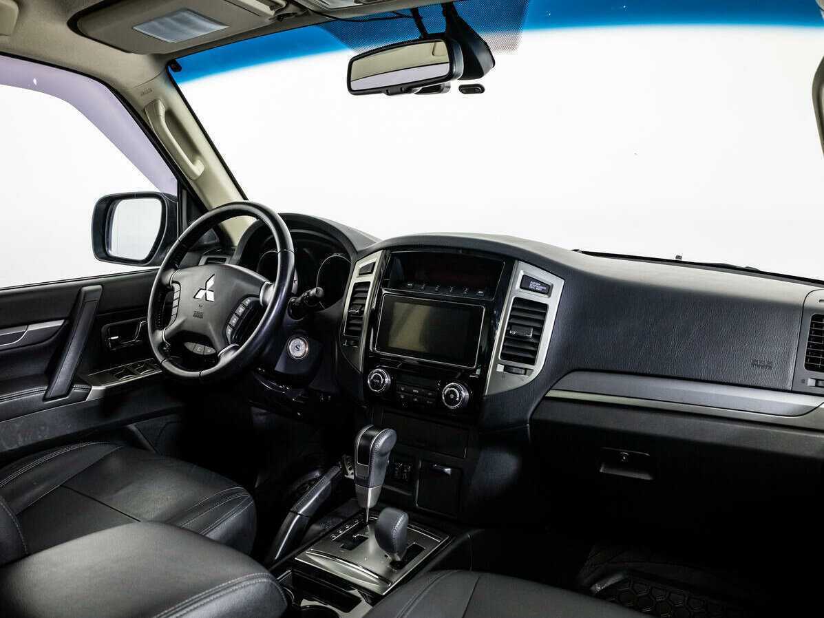 Mitsubishi Pajero 2017 года с пробегом. Фото: #8