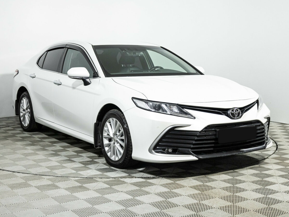 Toyota Camry 2021 года с пробегом. Фото: #2