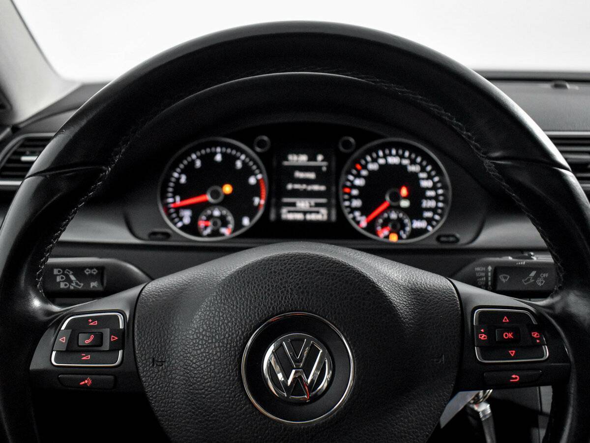 Volkswagen Passat 2012 года с пробегом. Фото: #16