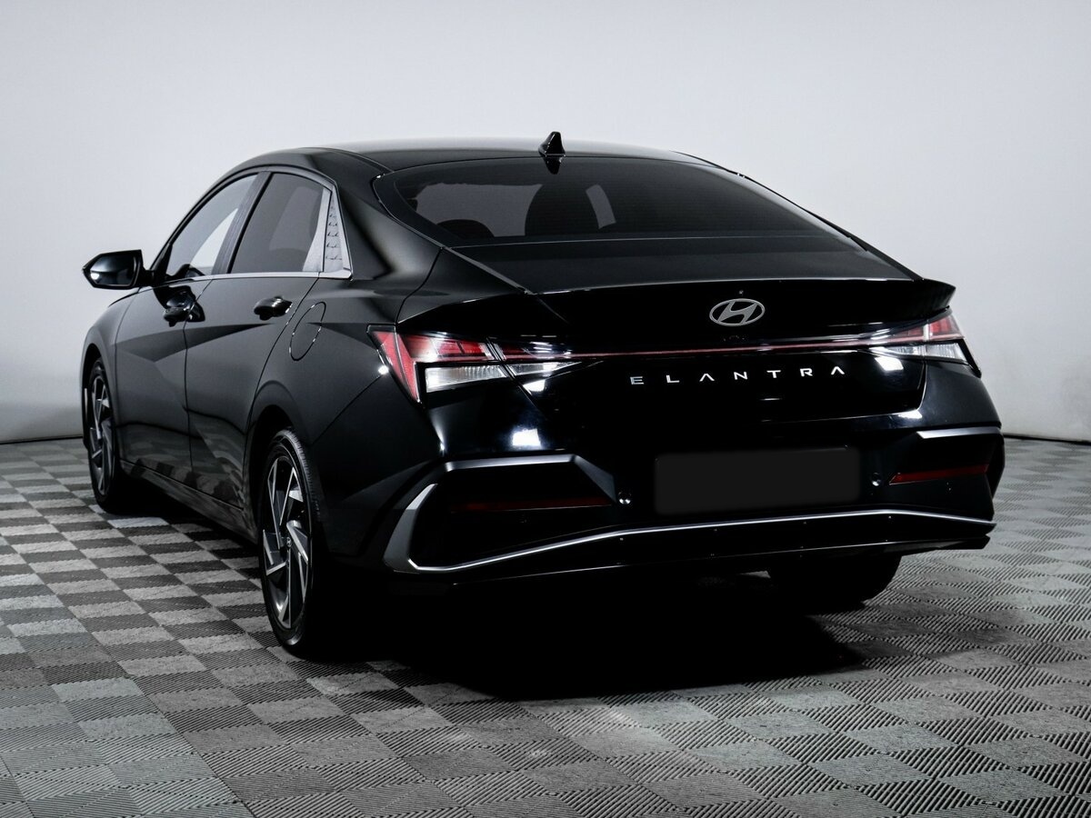 Hyundai Elantra 2023 года с пробегом. Фото: #5