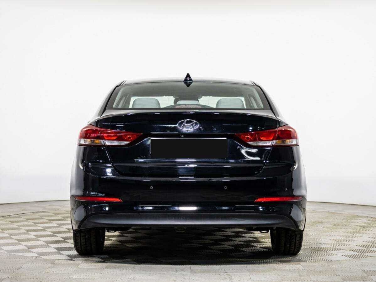 Hyundai Elantra 2018 года с пробегом. Фото: #4