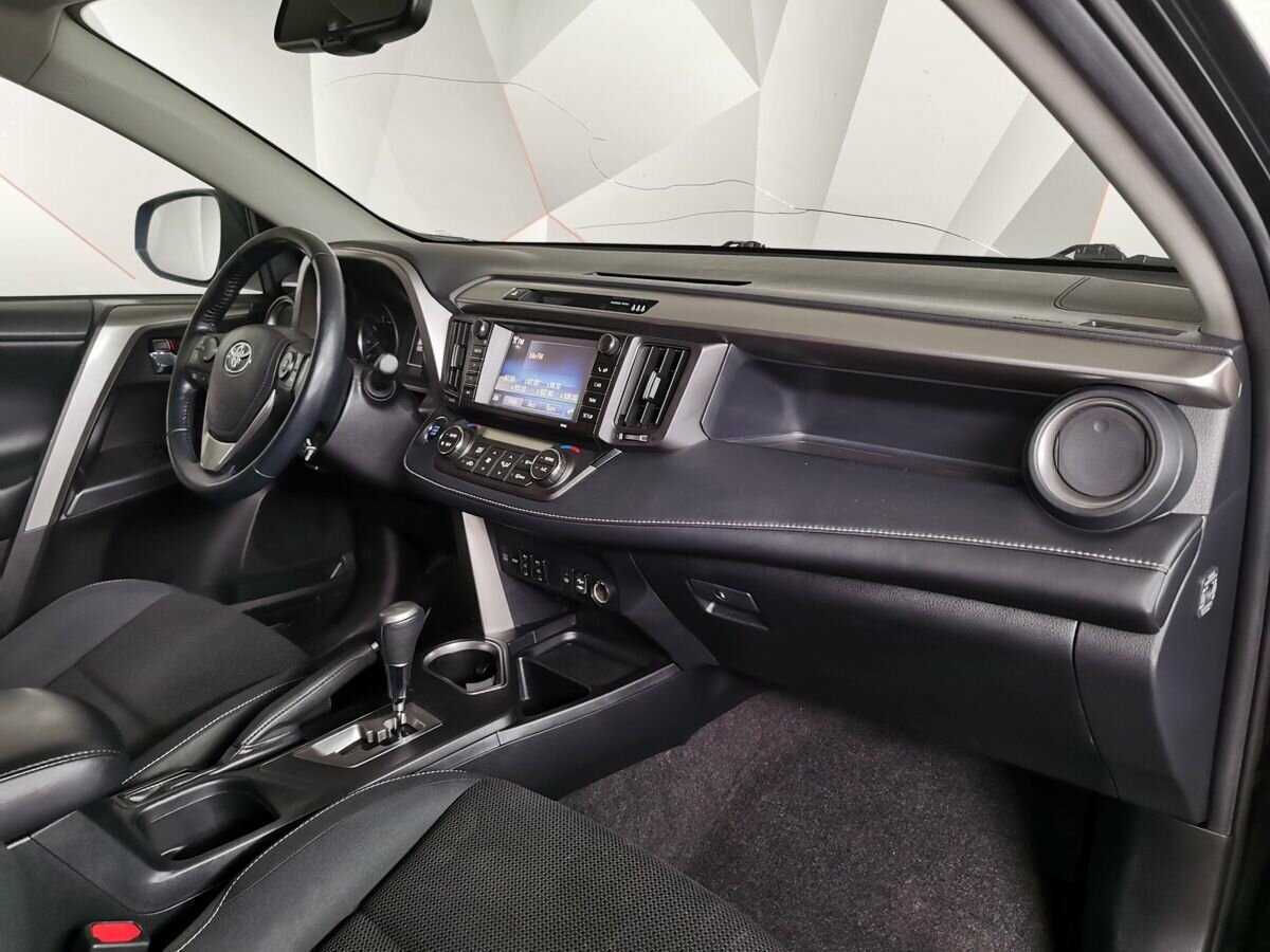 Toyota RAV4 2018 года с пробегом. Фото: #8