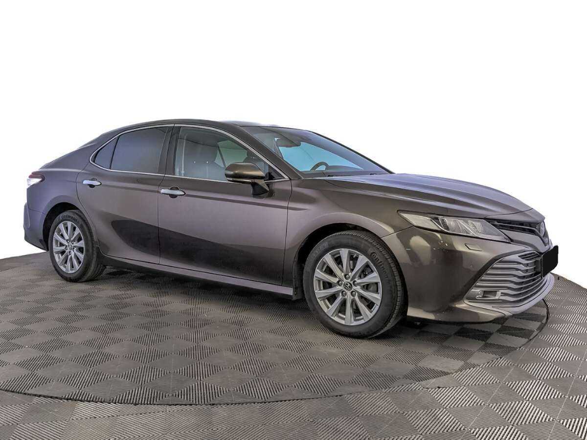 Toyota Camry 2018 года с пробегом. Фото: #2