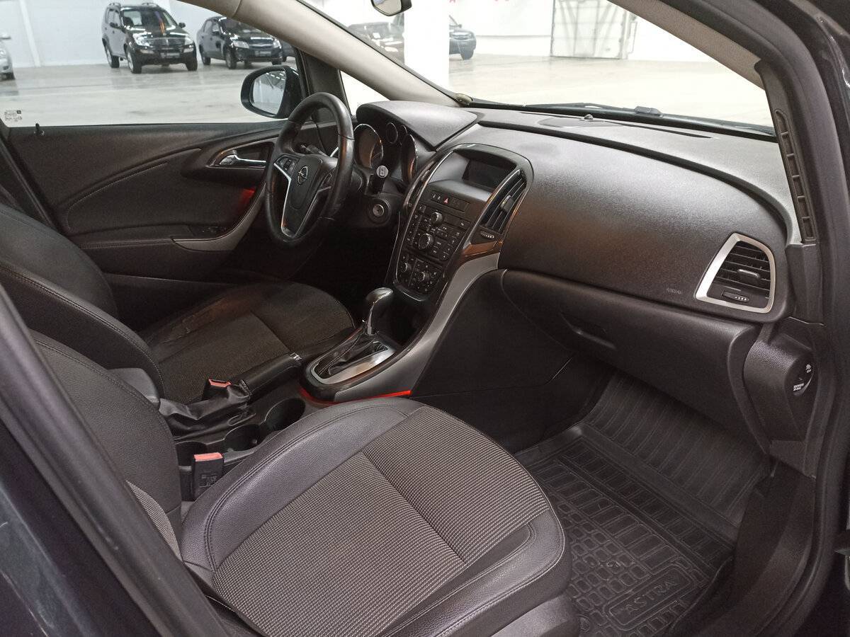 Opel Astra 2012 года с пробегом. Фото: #10