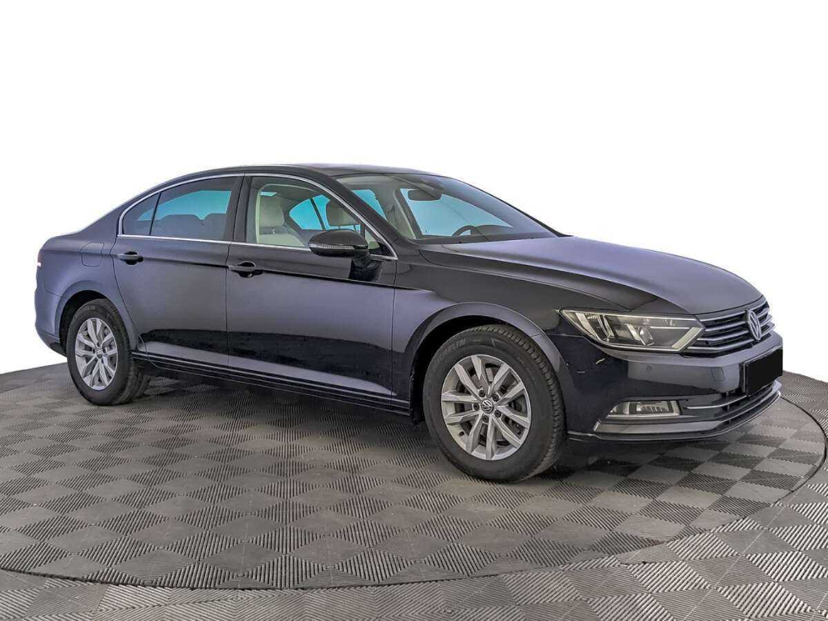 Volkswagen Passat 2018 года с пробегом. Фото: #2