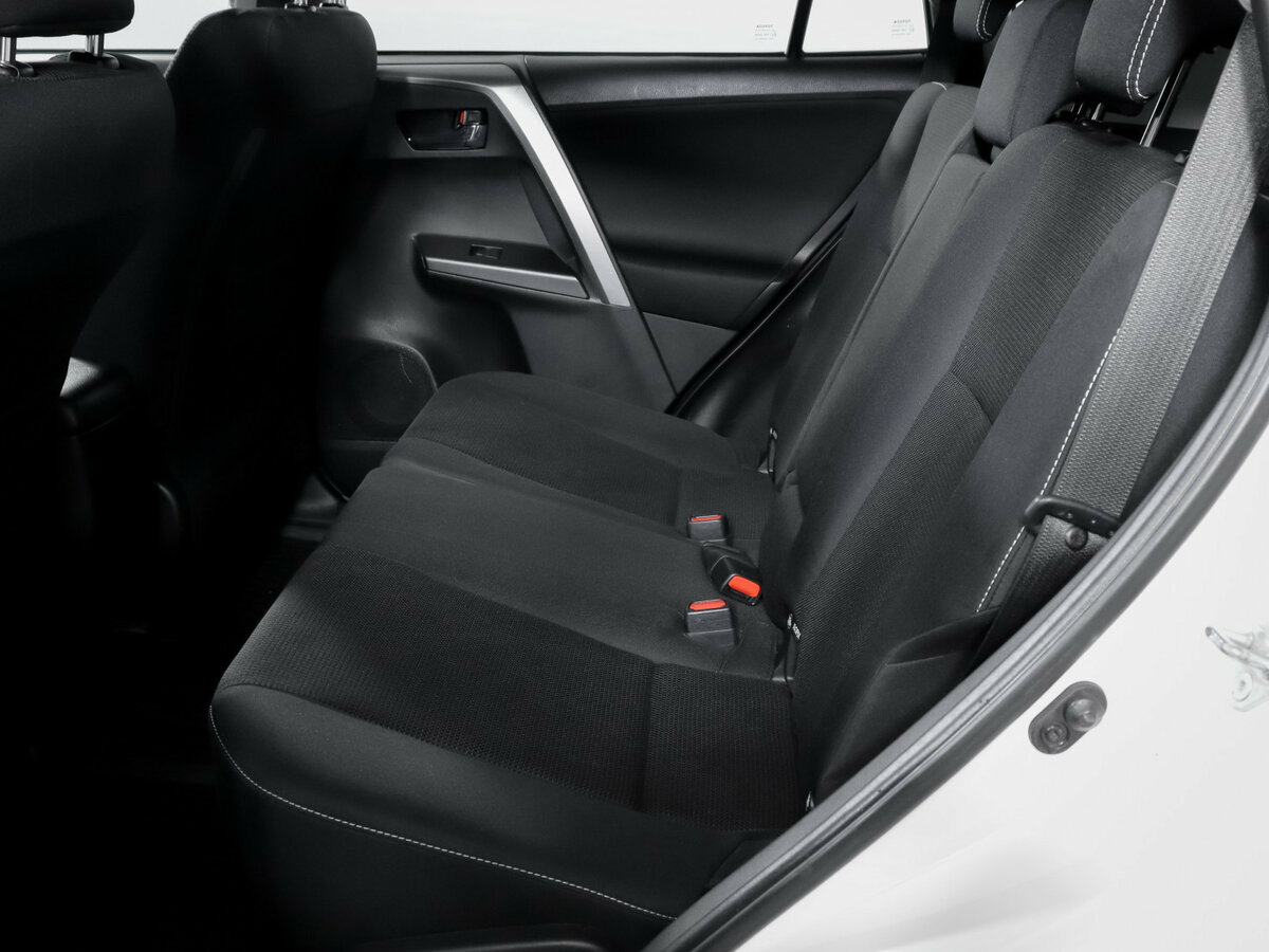 Toyota RAV4 2017 года с пробегом. Фото: #9
