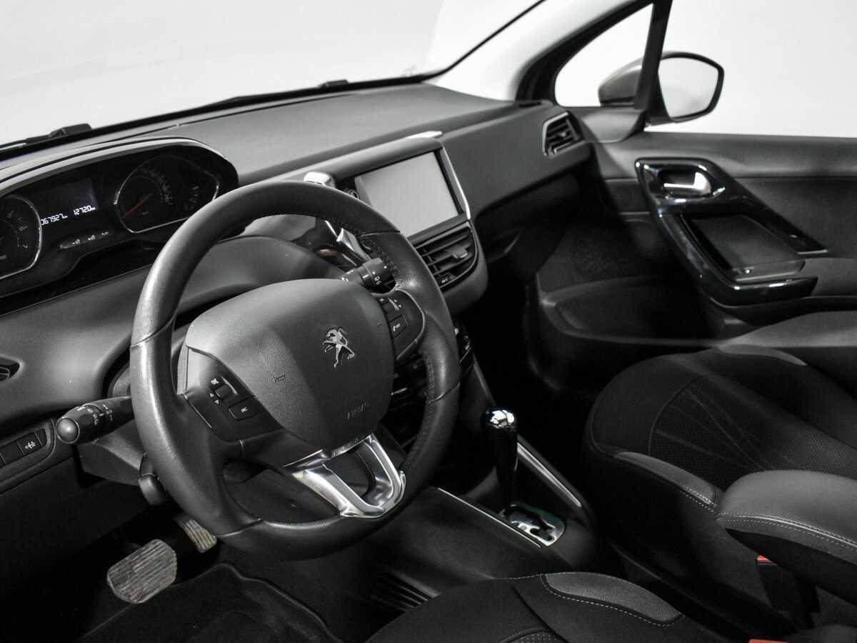 Peugeot 208 2014 года с пробегом. Фото: #8