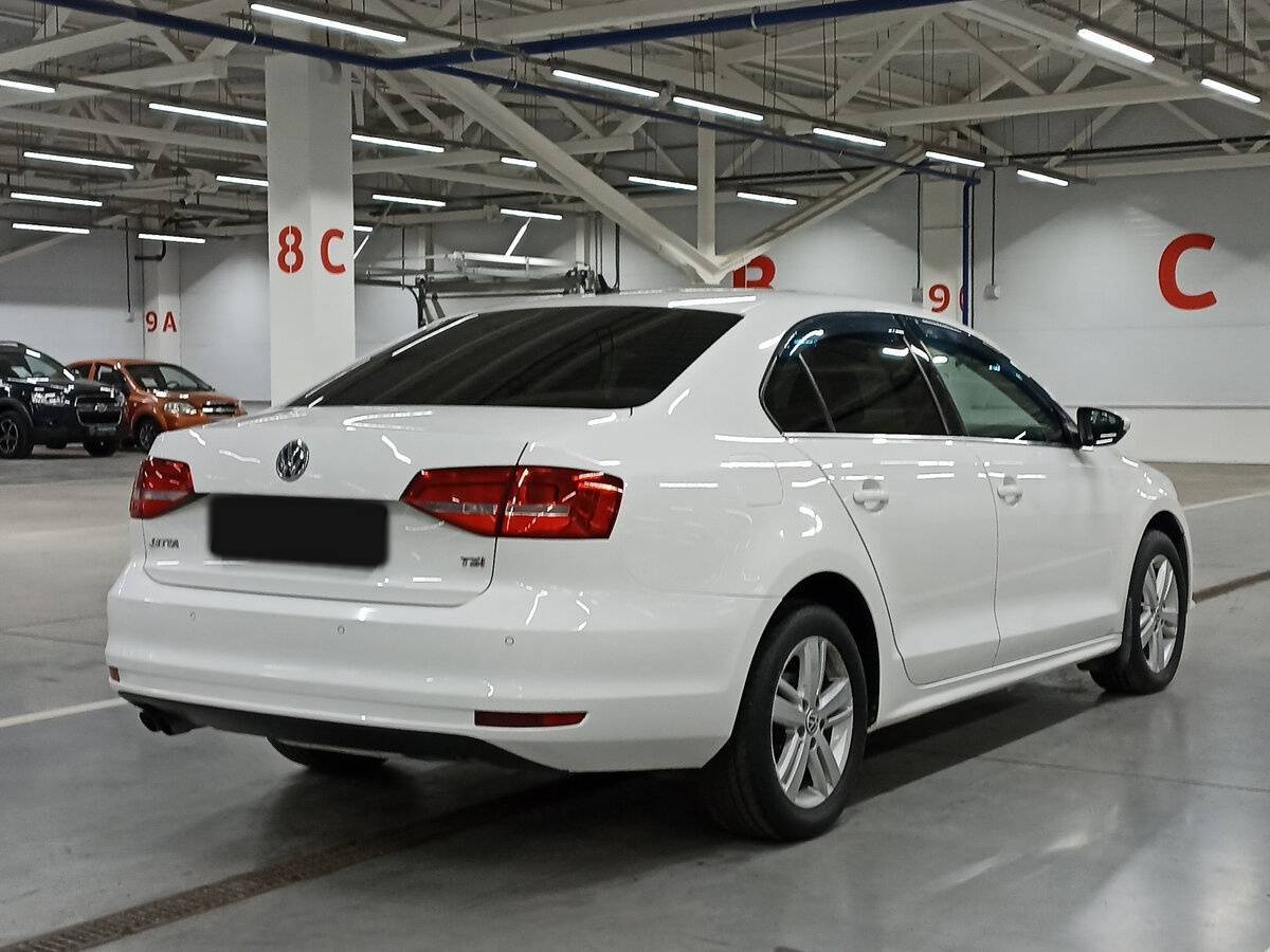 Volkswagen Jetta 2015 года с пробегом. Фото: #4