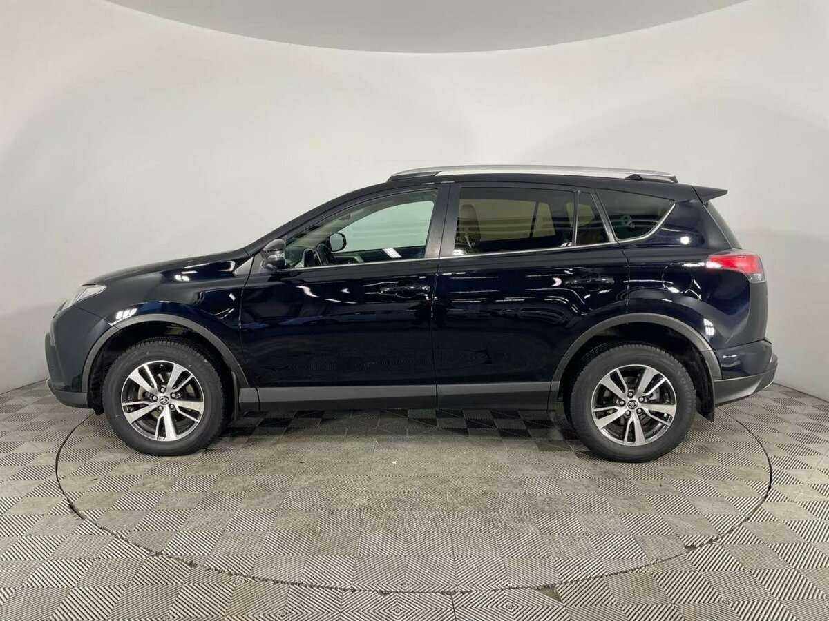 Toyota RAV4 2018 года с пробегом. Фото: #4