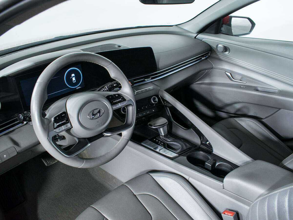 Hyundai Elantra 2021 года с пробегом. Фото: #12