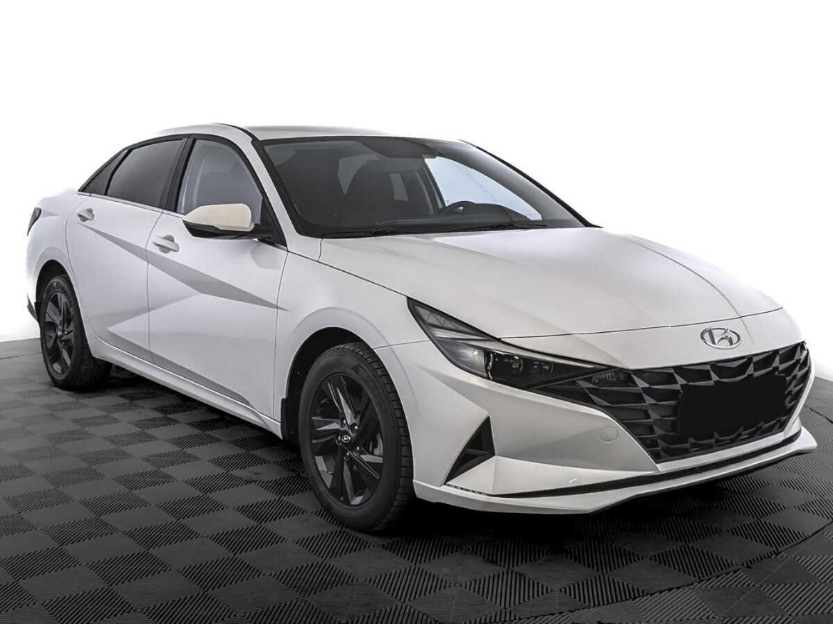 Hyundai Elantra 2021 года с пробегом. Фото: #2