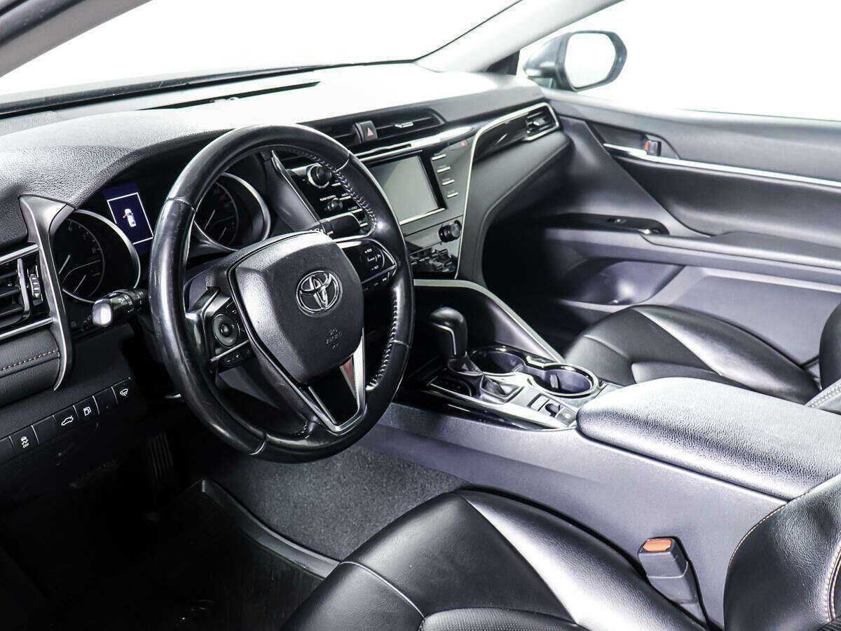 Toyota Camry 2018 года с пробегом. Фото: #12