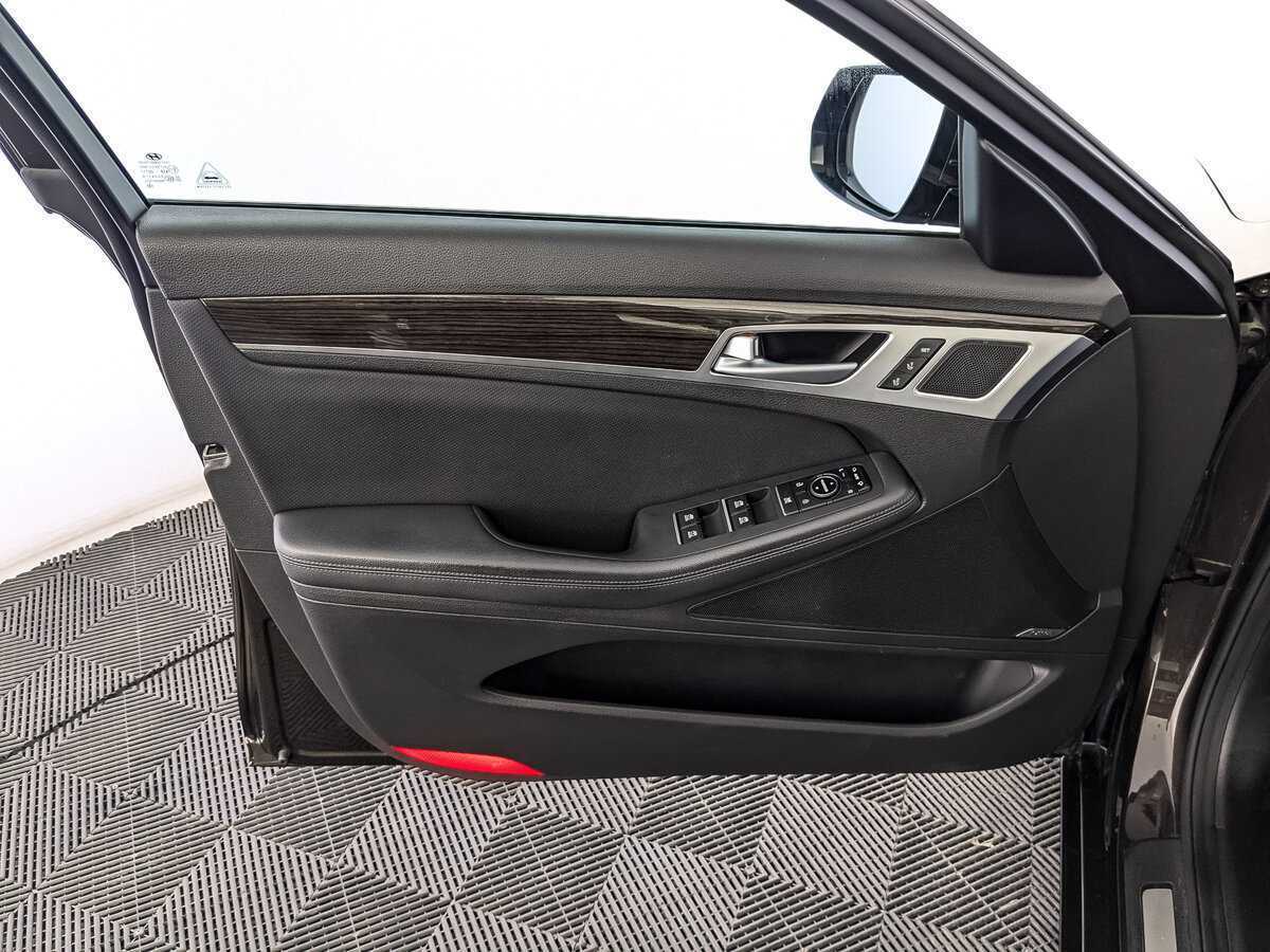 Hyundai Genesis 2015 года с пробегом. Фото: #17