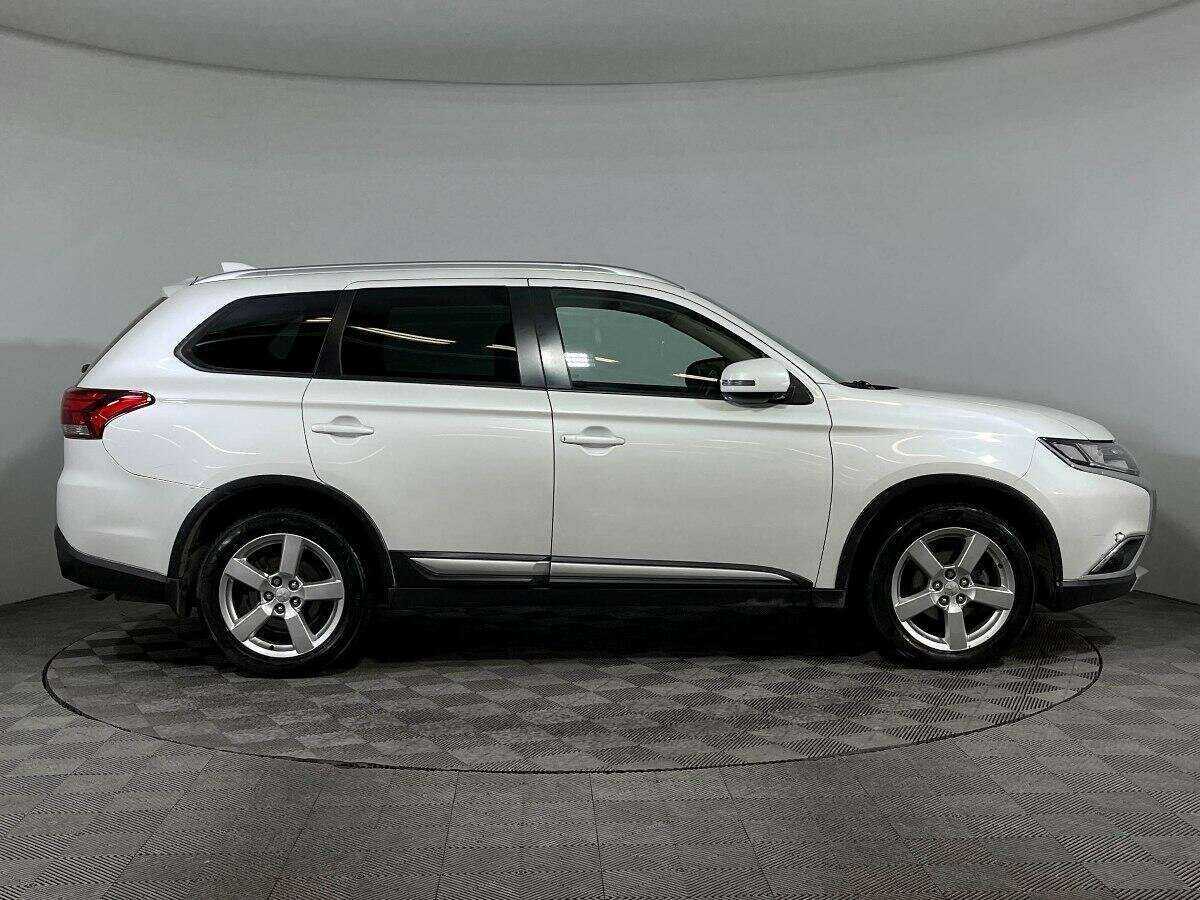 Mitsubishi Outlander 2018 года с пробегом. Фото: #3