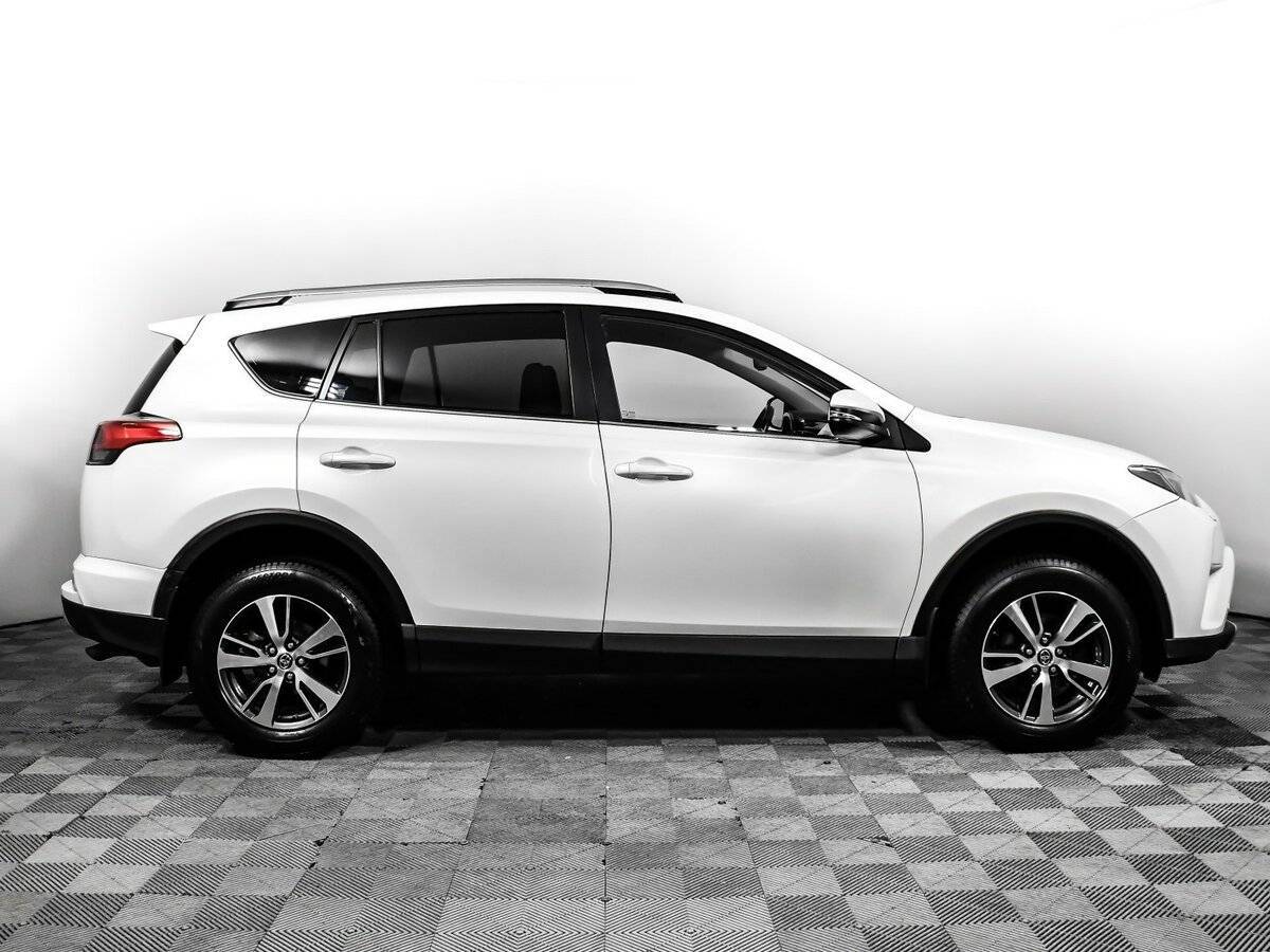 Toyota RAV4 2017 года с пробегом. Фото: #3