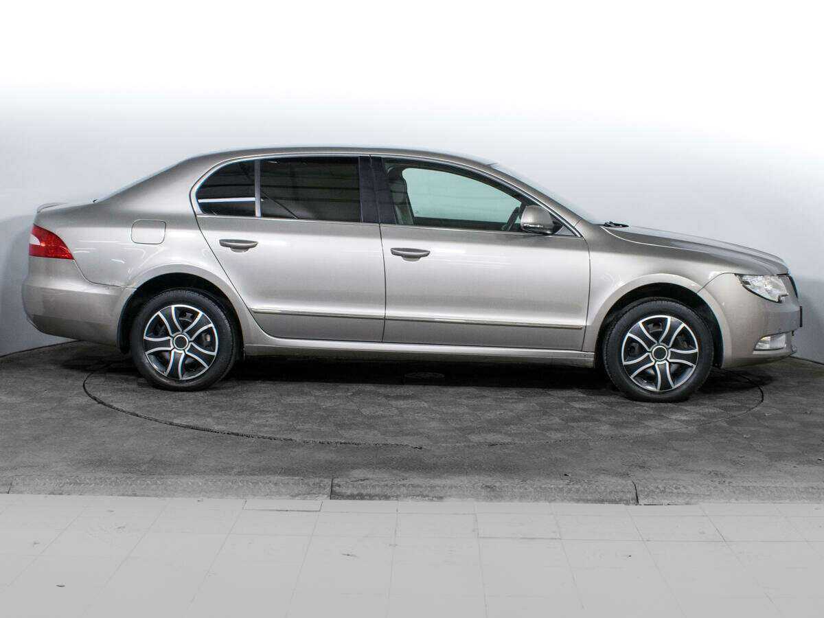 Skoda Superb 2013 года с пробегом. Фото: #3