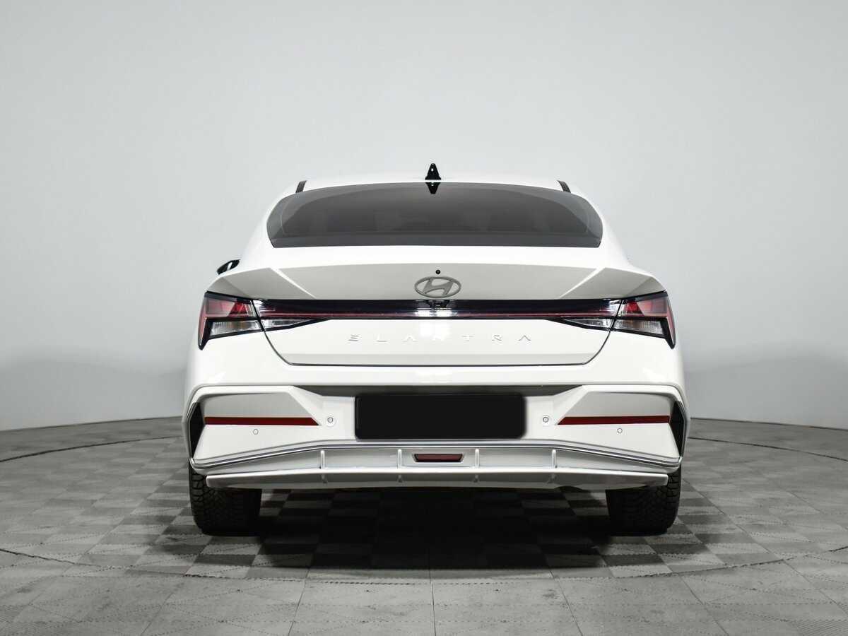 Hyundai Elantra 2023 года с пробегом. Фото: #5