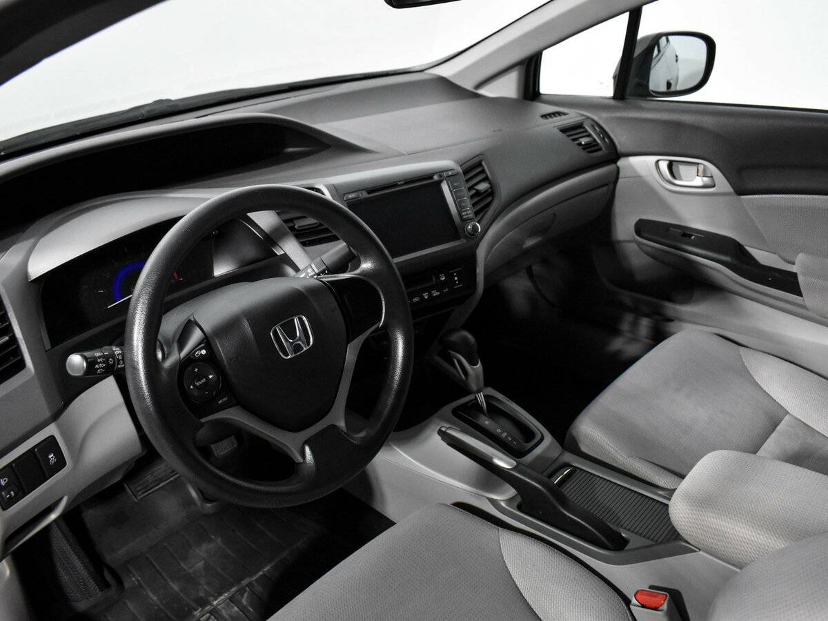Honda Civic 2012 года с пробегом. Фото: #6