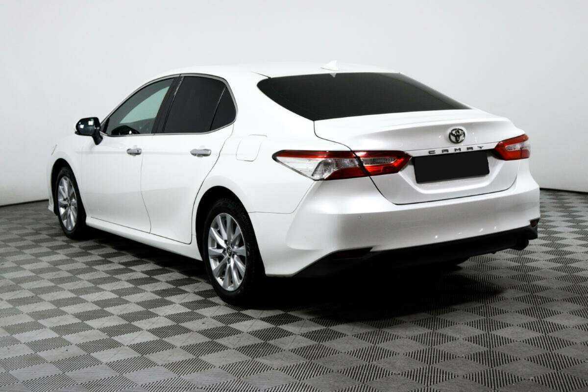 Toyota Camry 2019 года с пробегом. Фото: #6