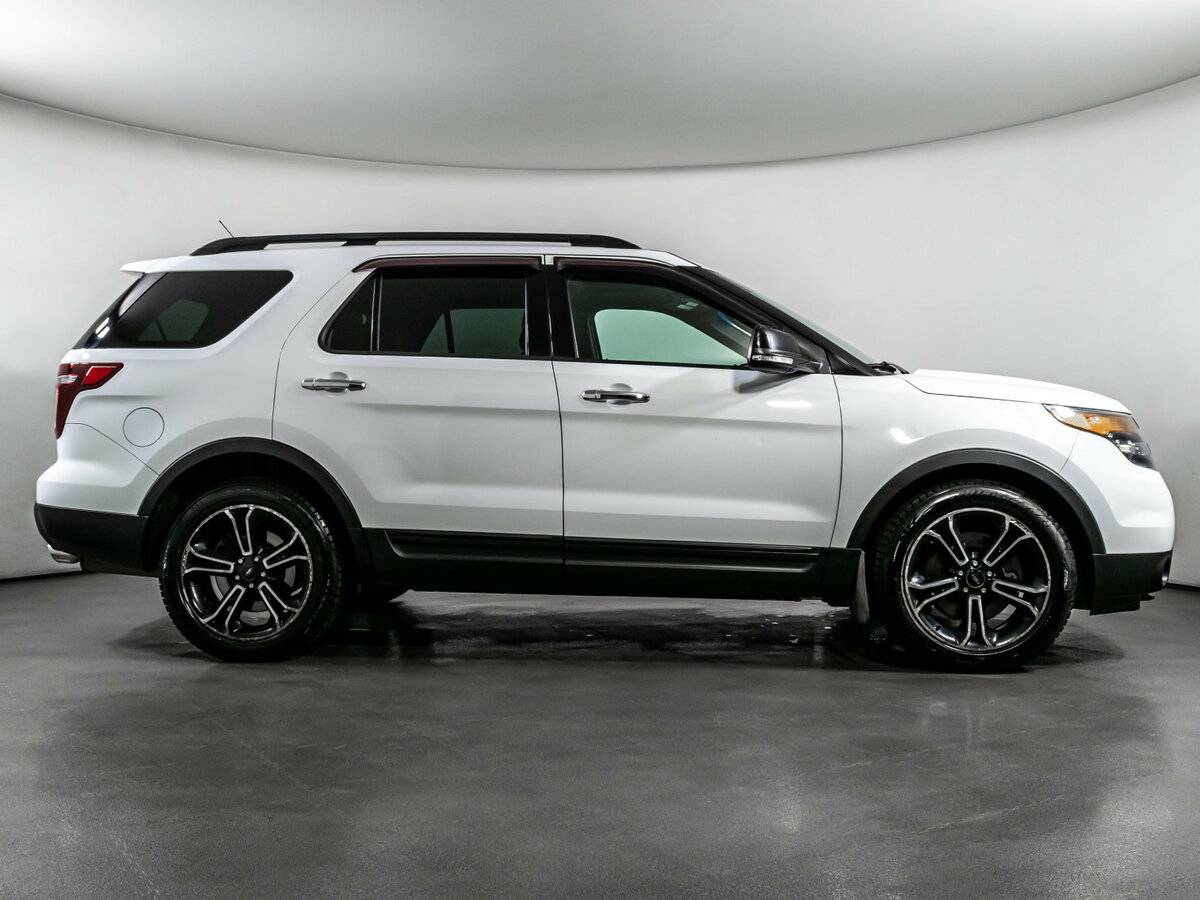 Ford Explorer 2013 года с пробегом. Фото: #3