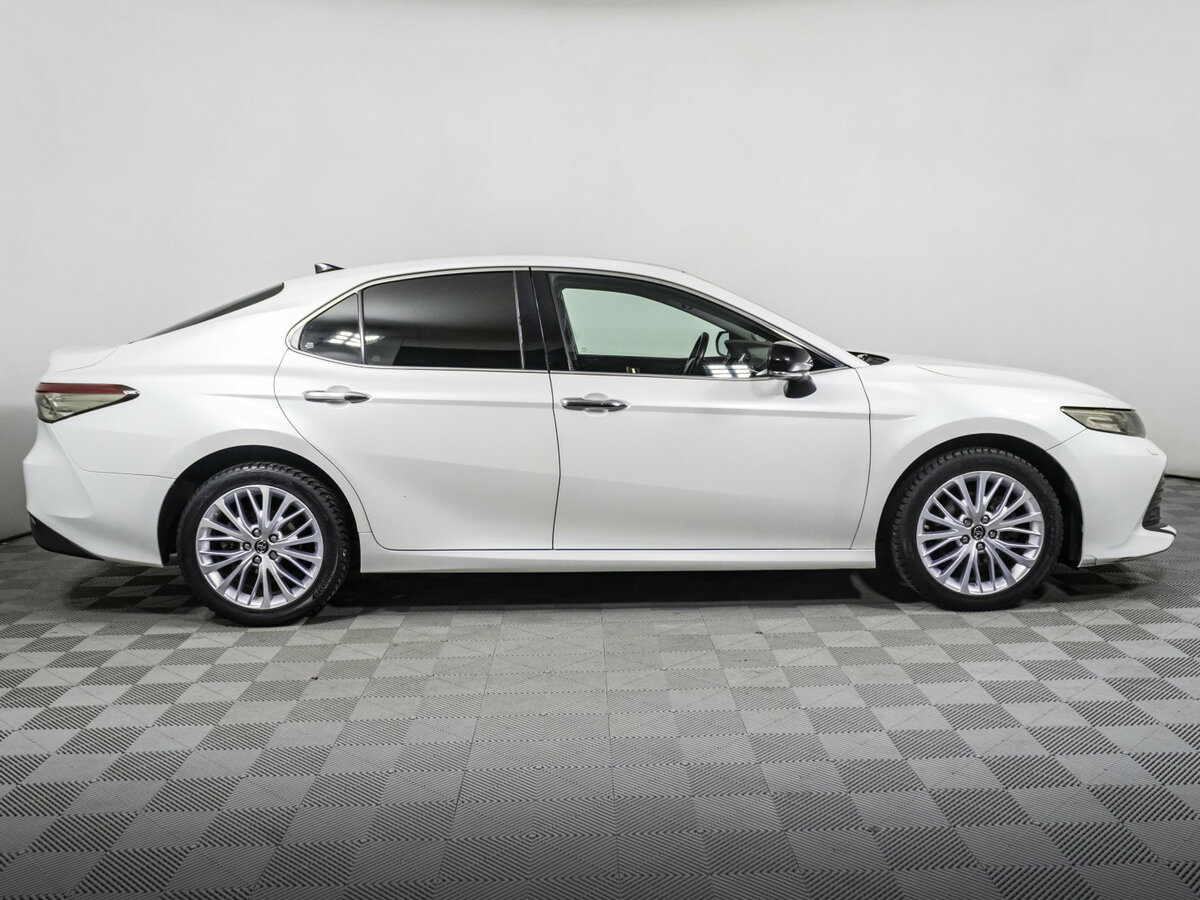 Toyota Camry 2019 года с пробегом. Фото: #3