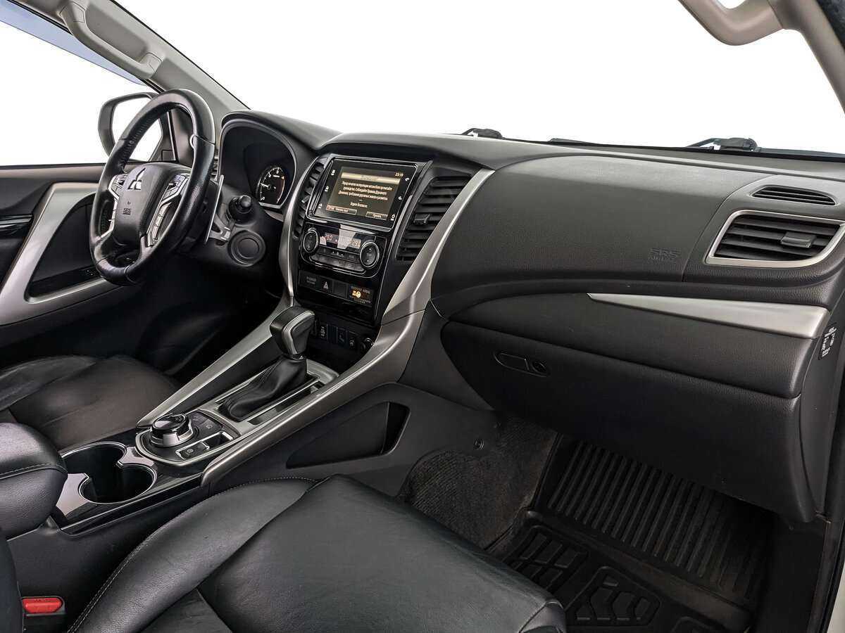 Mitsubishi Pajero Sport 2017 года с пробегом. Фото: #8