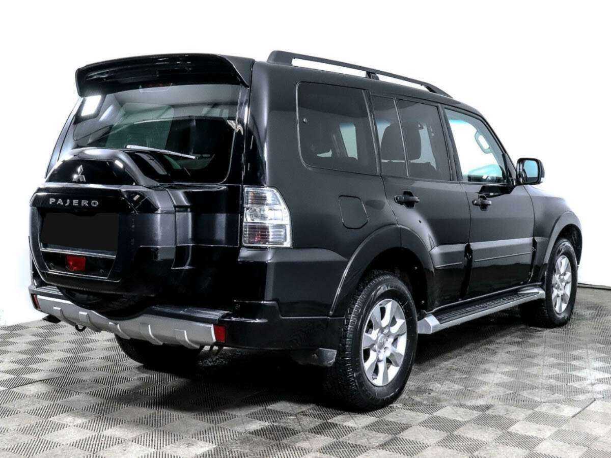 Mitsubishi Pajero 2017 года с пробегом. Фото: #3