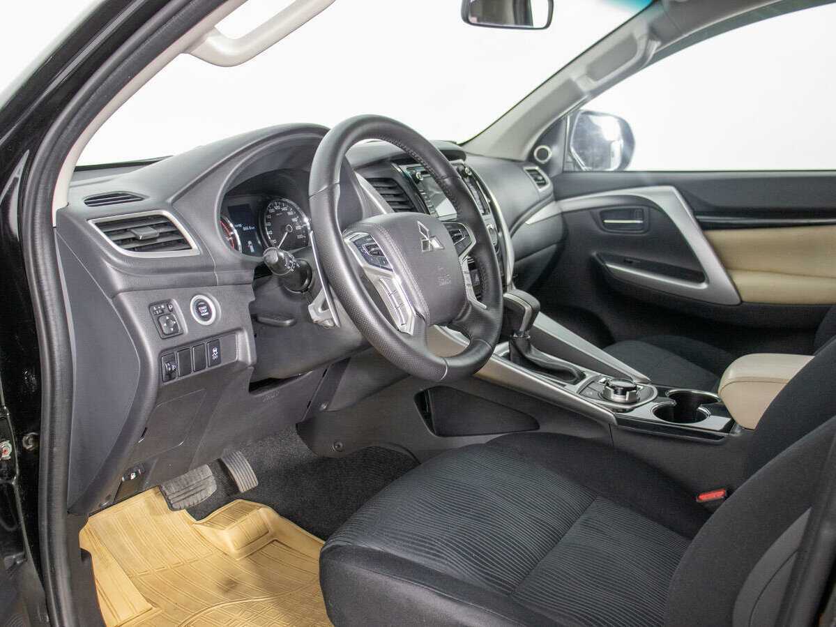 Mitsubishi Pajero Sport 2017 года с пробегом. Фото: #10