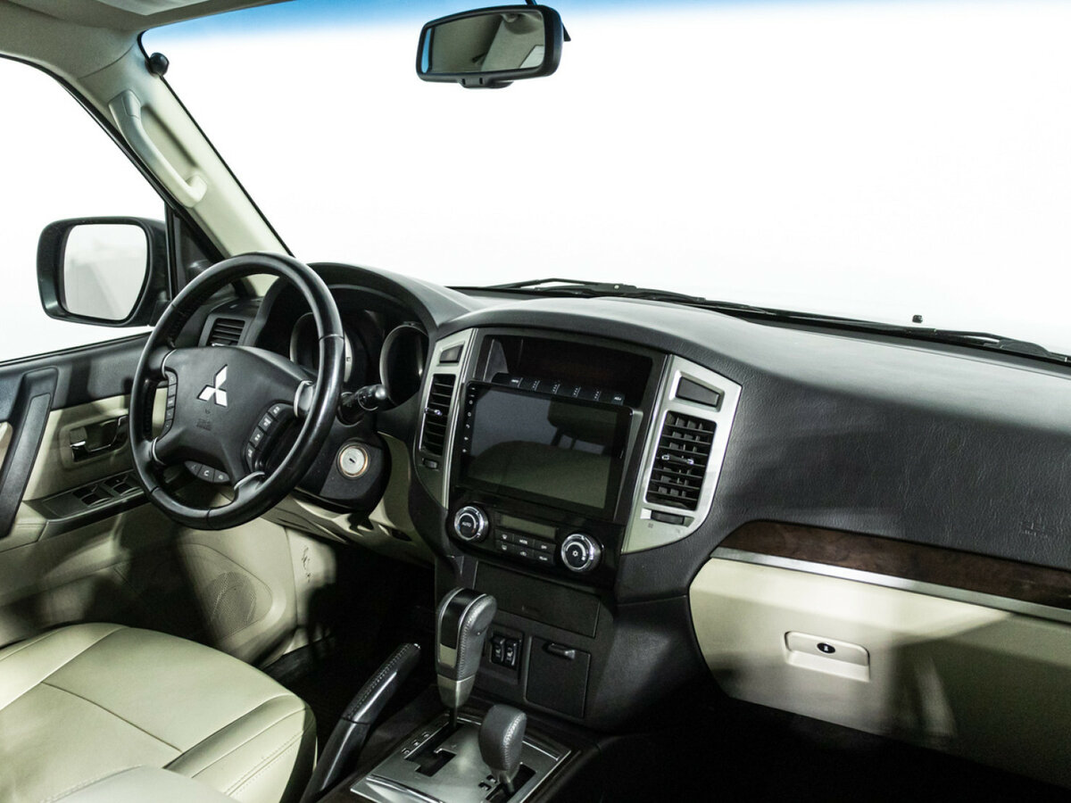 Mitsubishi Pajero 2017 года с пробегом. Фото: #6