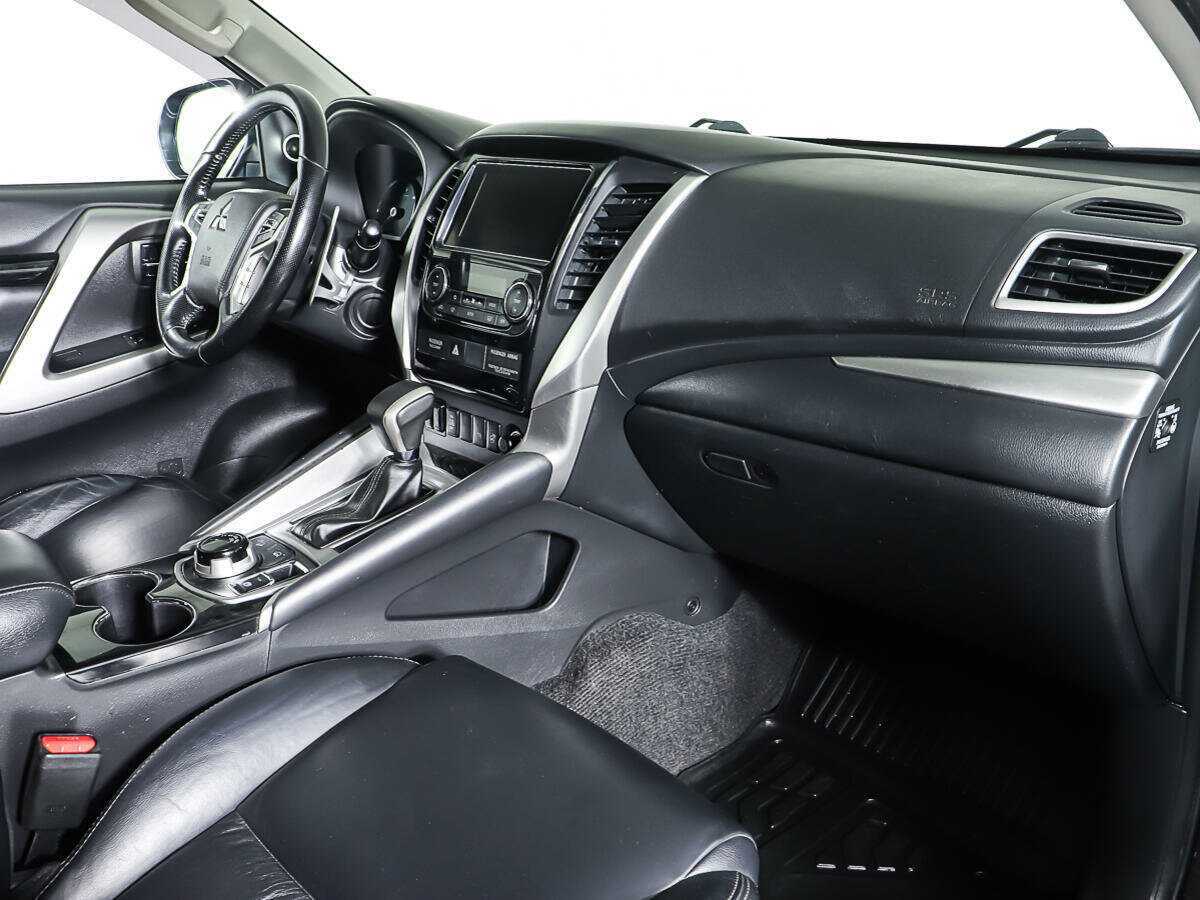 Mitsubishi Pajero Sport 2018 года с пробегом. Фото: #8