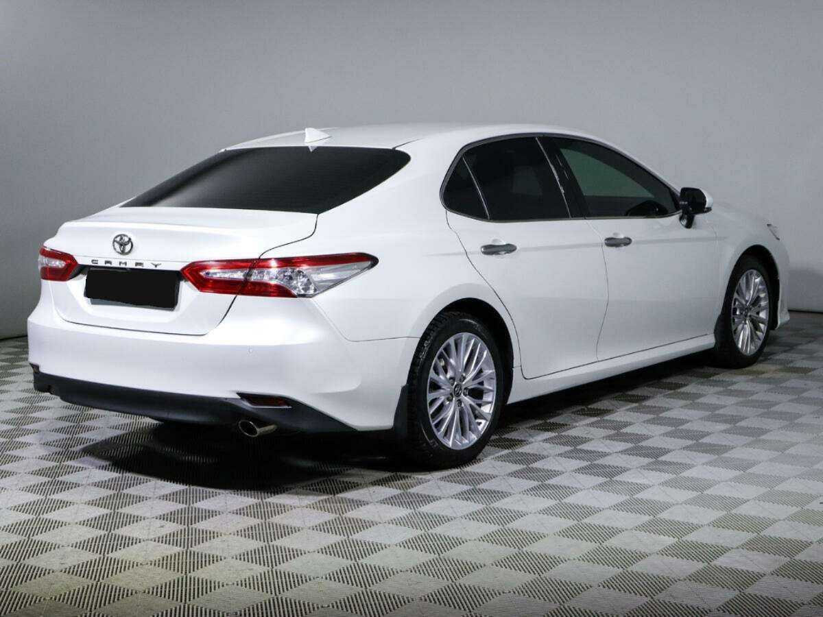 Toyota Camry 2018 года с пробегом. Фото: #3