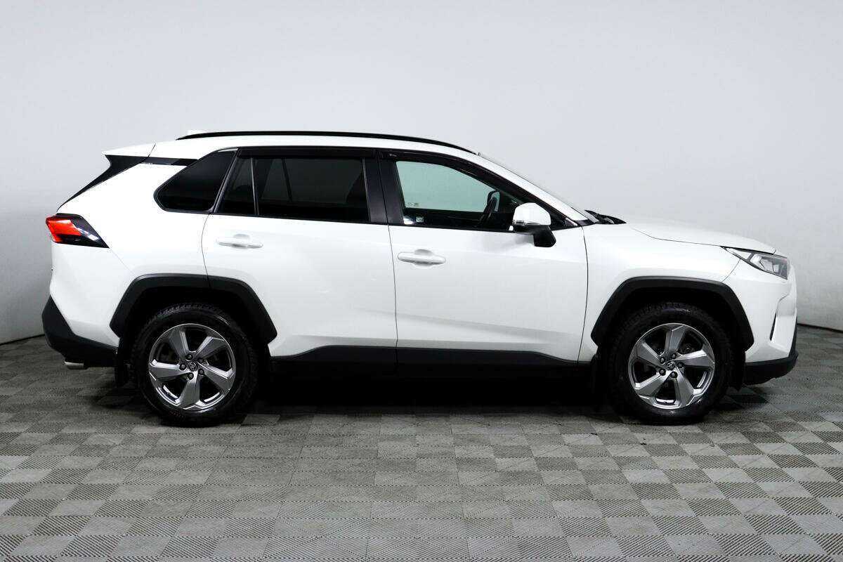 Toyota RAV4 2020 года с пробегом. Фото: #3