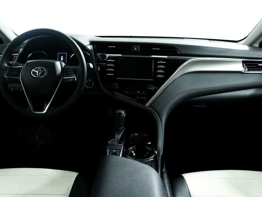 Toyota Camry 2019 года с пробегом. Фото: #10