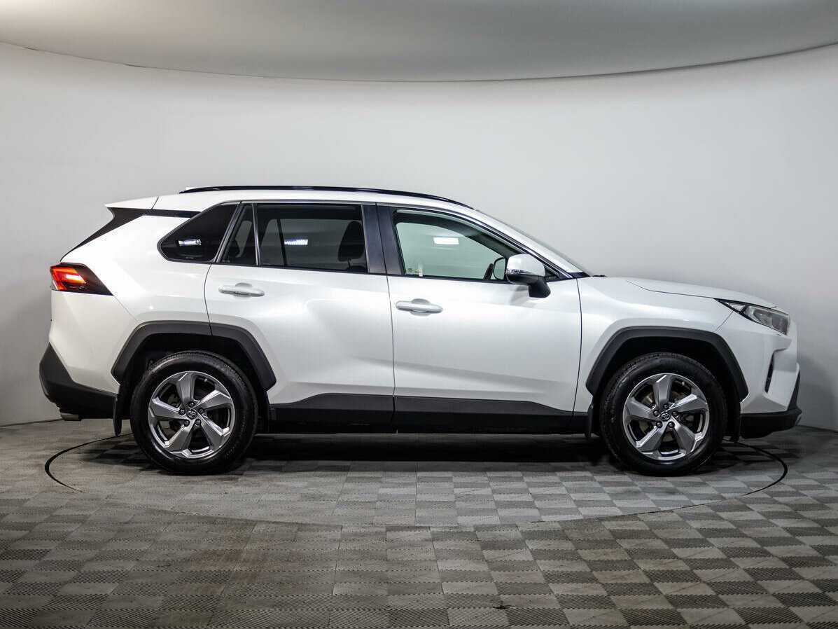 Toyota RAV4 2020 года с пробегом. Фото: #2