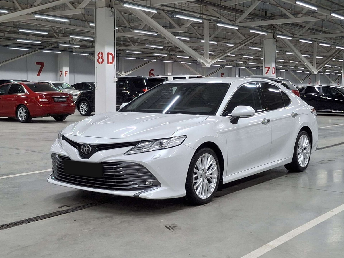 Toyota Camry 2020 года с пробегом. Посмотреть фото