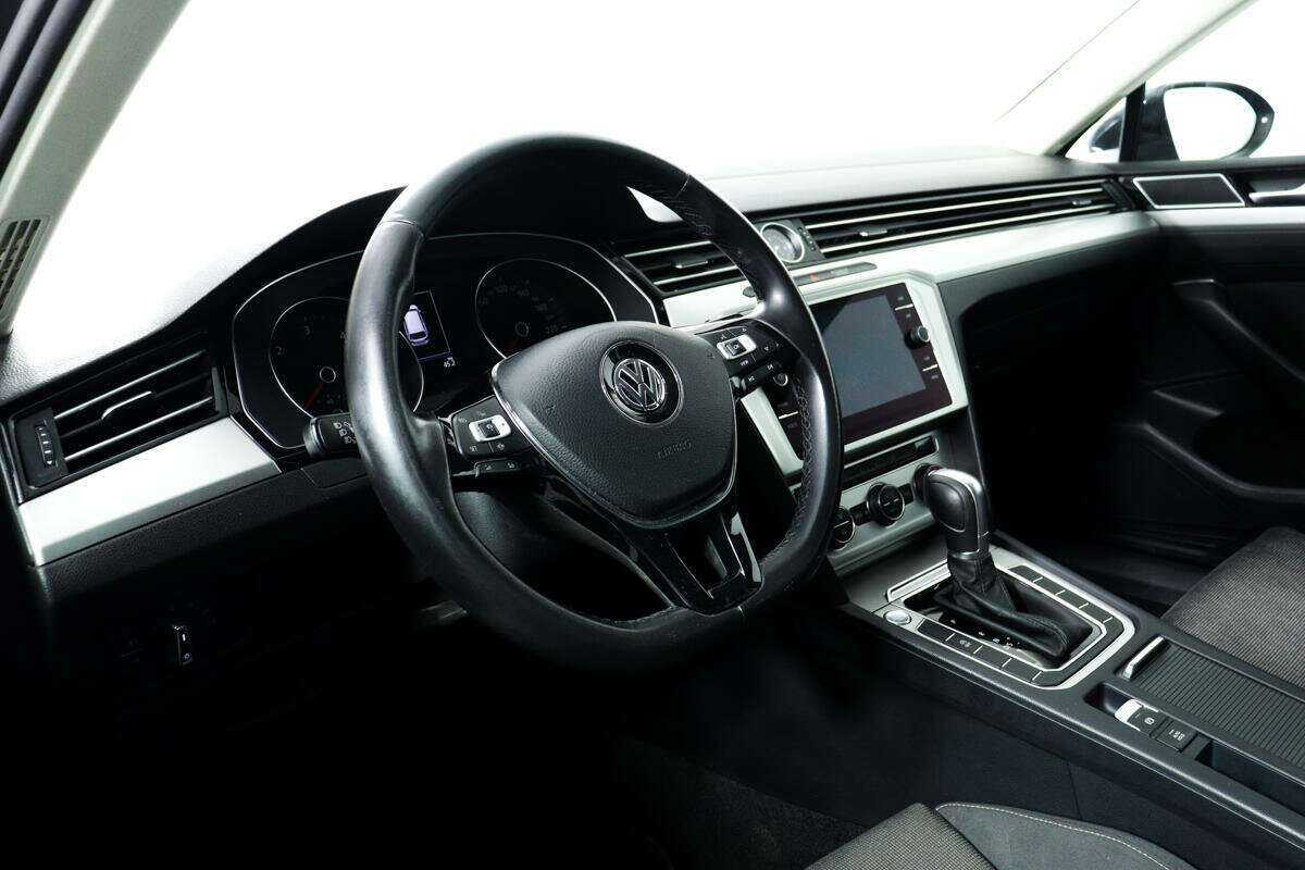 Volkswagen Passat 2019 года с пробегом. Фото: #12