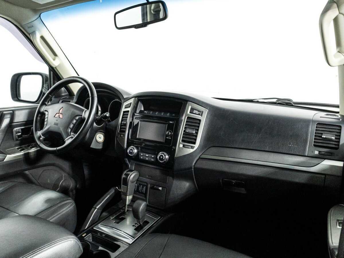 Mitsubishi Pajero 2015 года с пробегом. Фото: #6