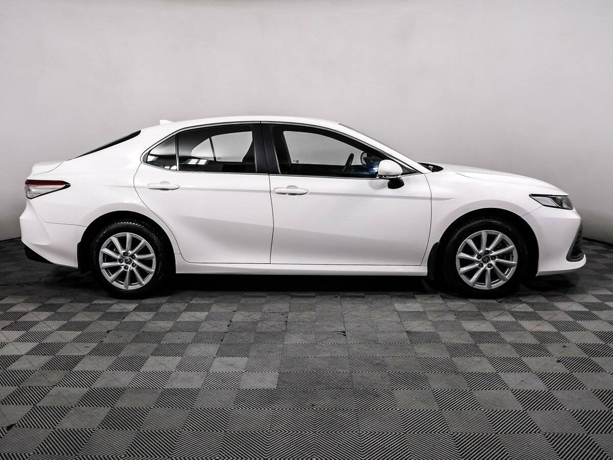 Toyota Camry 2021 года с пробегом. Фото: #3