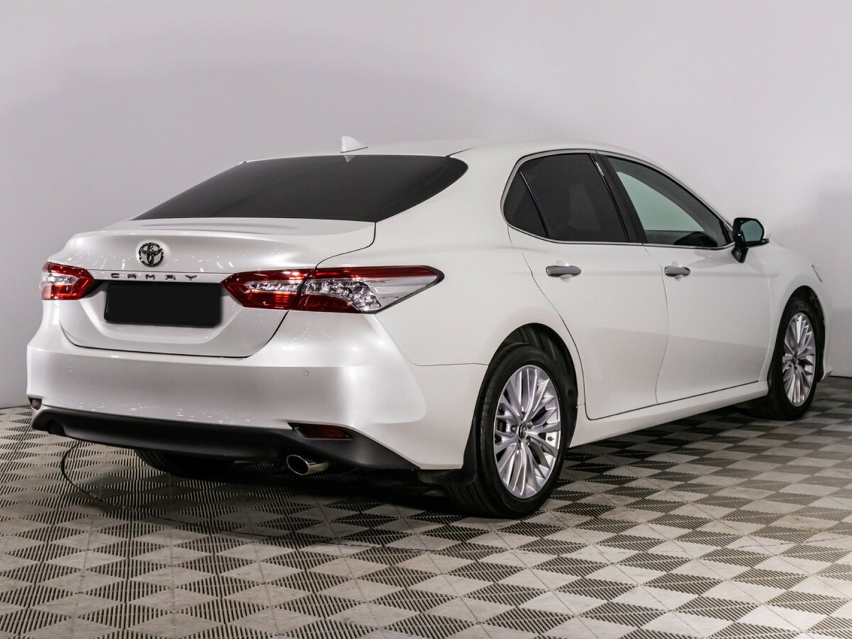 Toyota Camry 2019 года с пробегом. Фото: #4