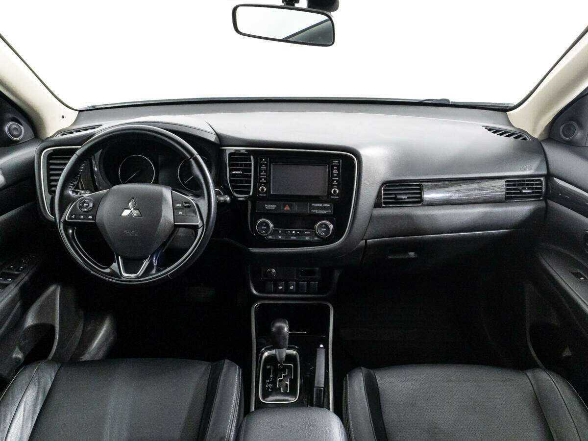 Mitsubishi Outlander 2017 года с пробегом. Фото: #12