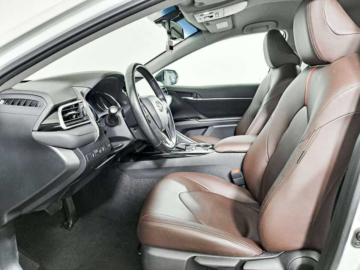 Toyota Camry 2019 года с пробегом. Фото: #13