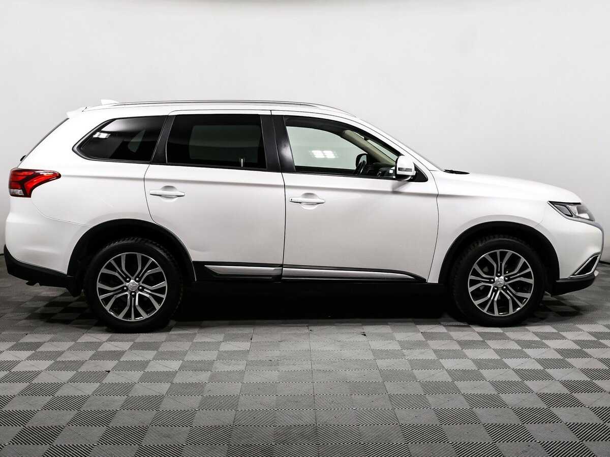 Mitsubishi Outlander 2017 года с пробегом. Фото: #3