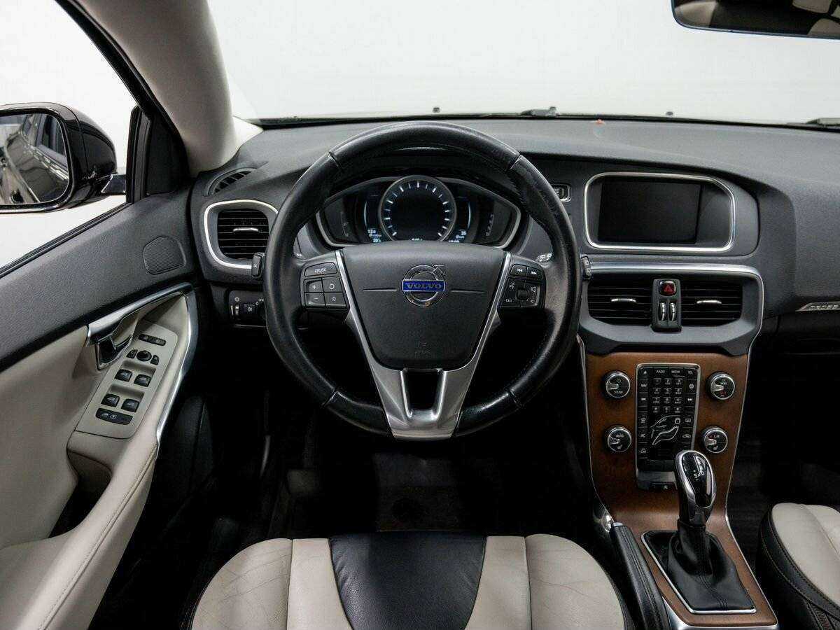 Volvo V40 Cross Country 2015 года с пробегом. Фото: #8