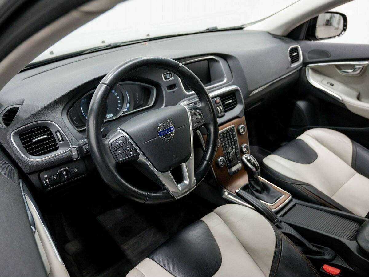 Volvo V40 Cross Country 2015 года с пробегом. Фото: #10