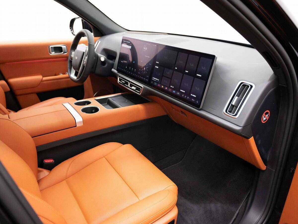 LiXiang L7 2024 года с пробегом. Фото: #13